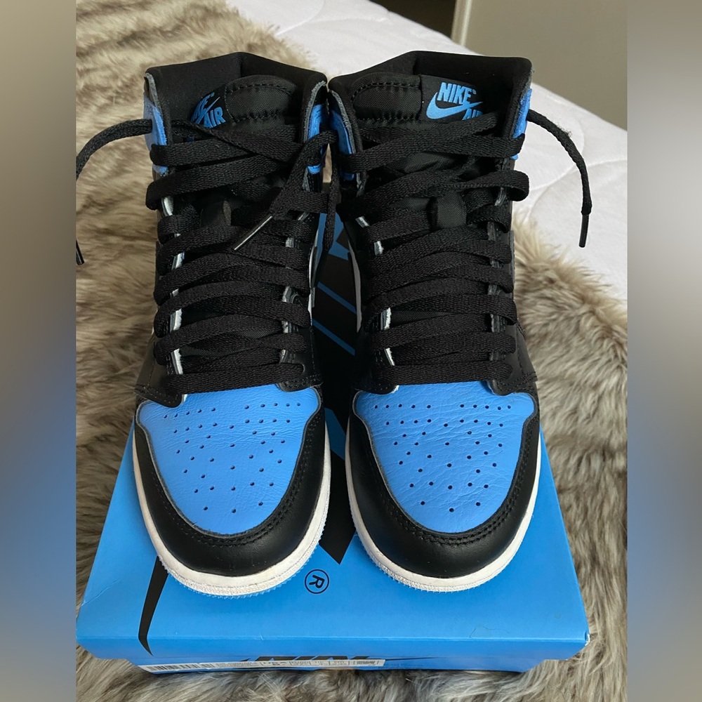 Air Jordan 1 Retro High OG UNC Toe (GS) - FD1437 - 400 - US - Picture 3 of 16